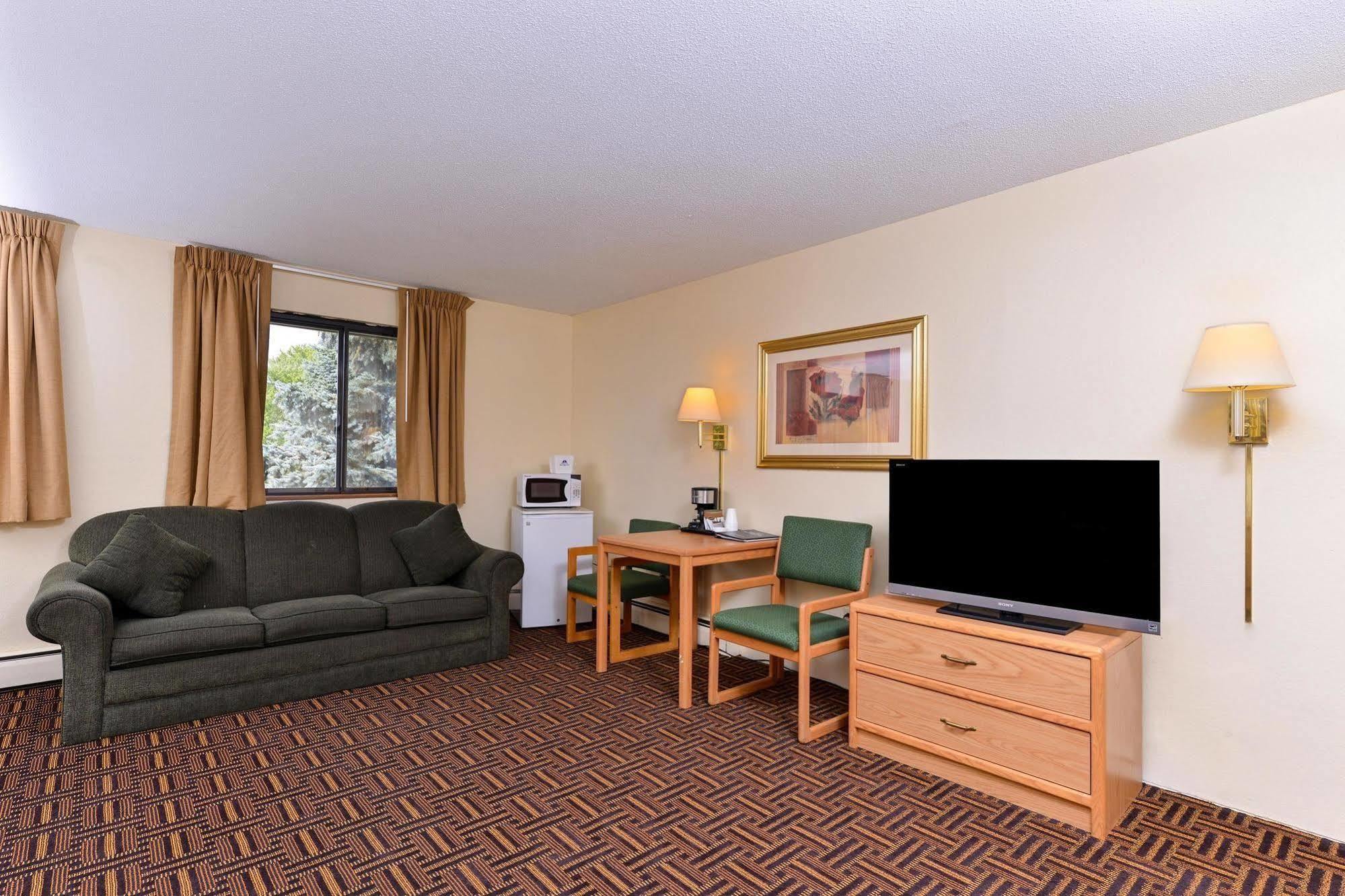 Americas Best Value Inn&Suites Detroit Lakes Buitenkant foto