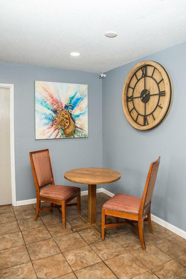 Americas Best Value Inn&Suites Detroit Lakes Buitenkant foto