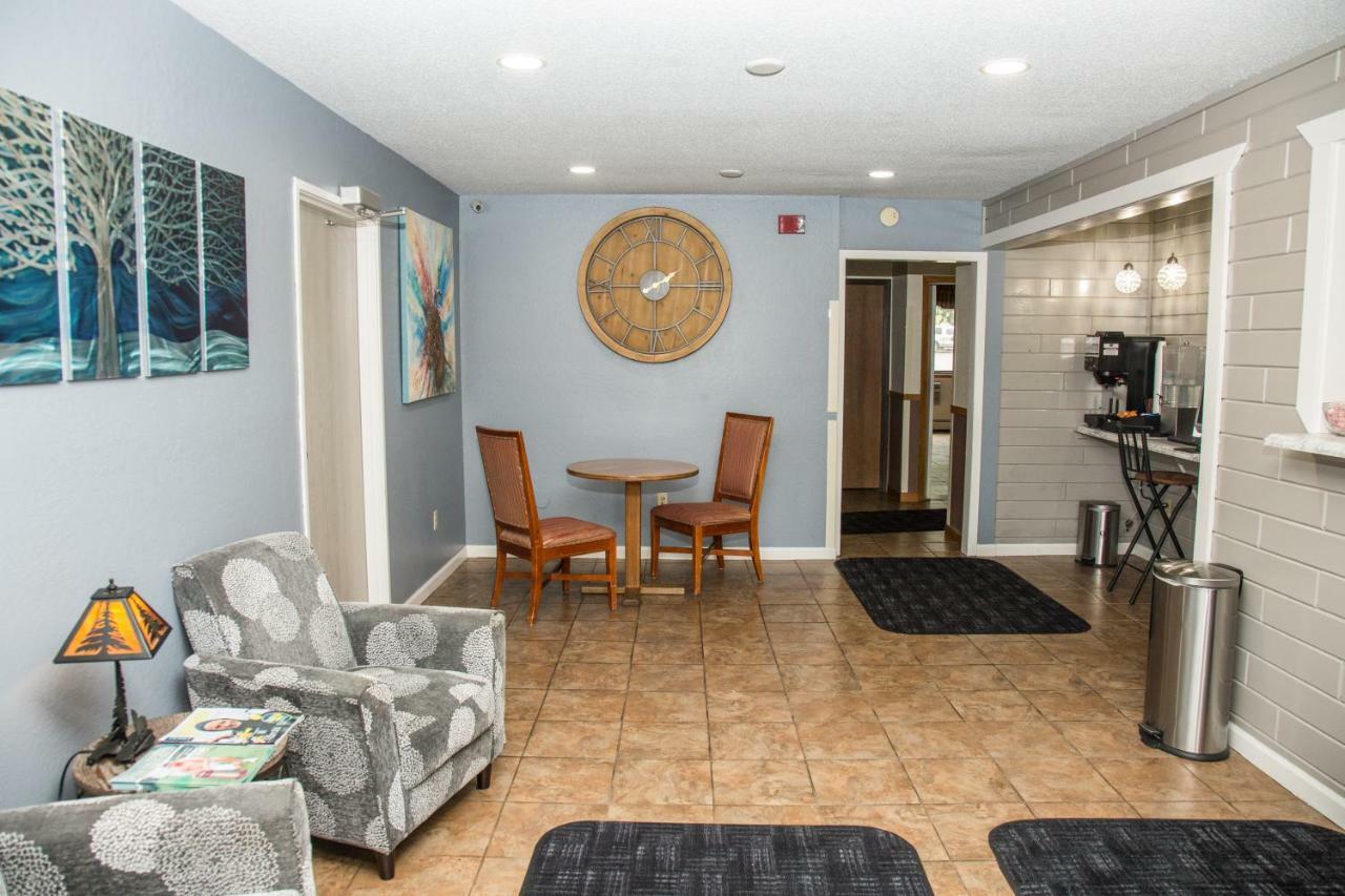 Americas Best Value Inn&Suites Detroit Lakes Buitenkant foto
